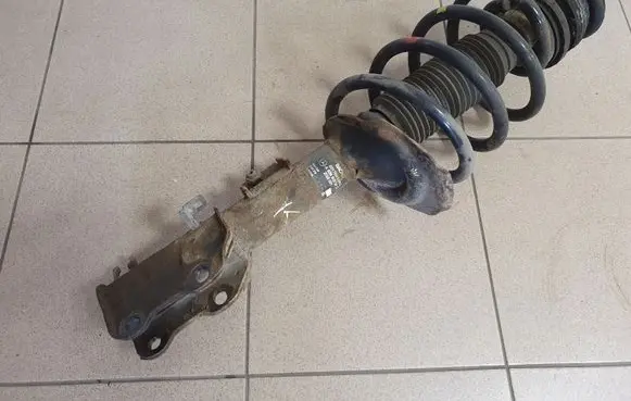 Front shock absorber with coil spring