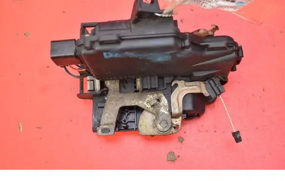 Skoda Octavia Mk1 (1U) Front door lock 