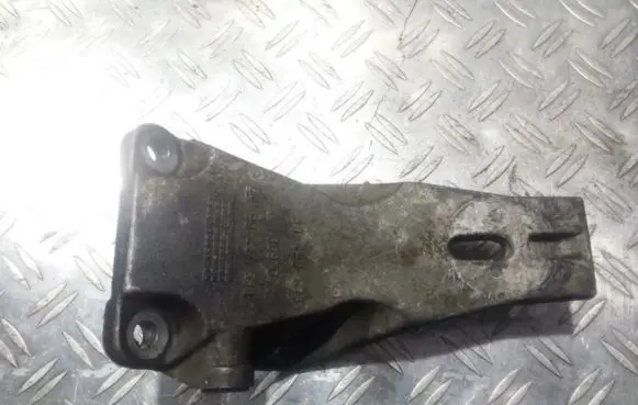 Opel Omega B1 Engine mounting bracket 90447530 90496673