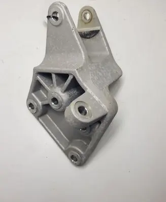 Hyundai Ioniq Engine mounting bracket
