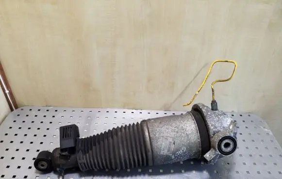 Audi Q7 4L Air suspension rear shock absorber 7L8616020