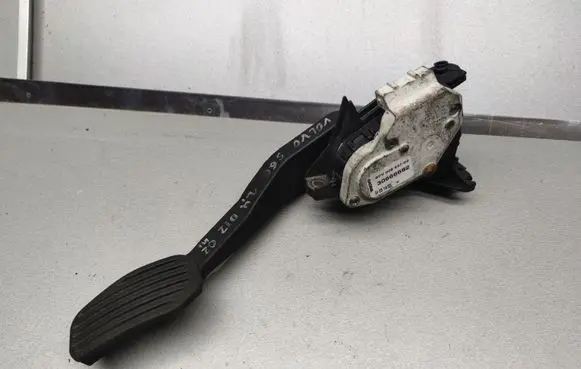 Volvo S60 Accelerator throttle pedal 30666662