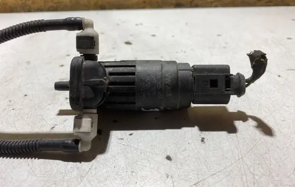 Audi A3 S3 8P Windscreen/windshield washer pump 1K6955651 307074755
