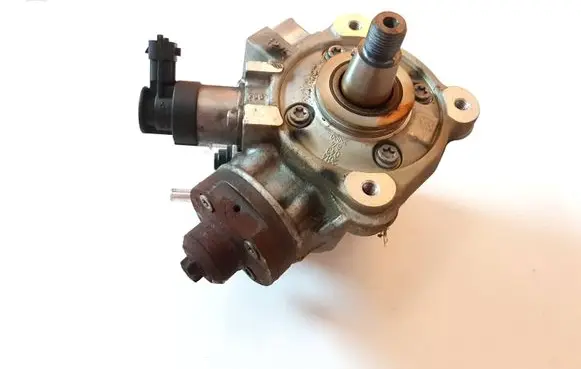 Citroen C4 II Fuel injection high pressure pump 9688499680 0445010516 2210171342