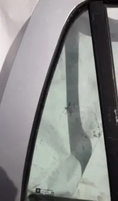 Opel Astra G Rear vent window glass 