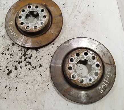 Volkswagen Golf VI Front brake disc
