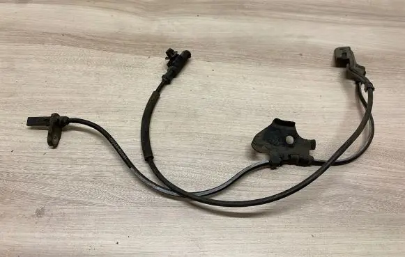 Toyota Avensis T270 ABS brake wheel speed sensor 8954302061