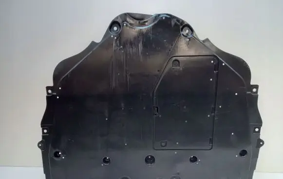 Rear underbody cover/under tray