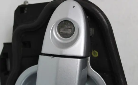 BMW 6 E63 E64 Front door lock (next to the handle) 