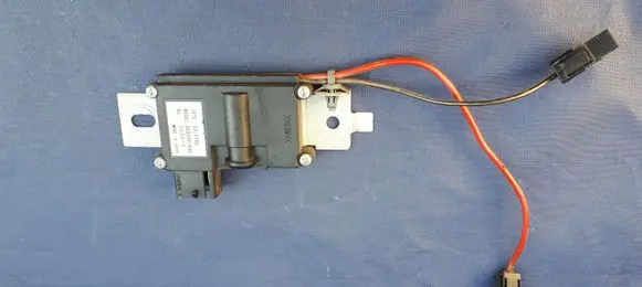 Chrysler 300 - 300C Aerial antenna amplifier 05059070AD