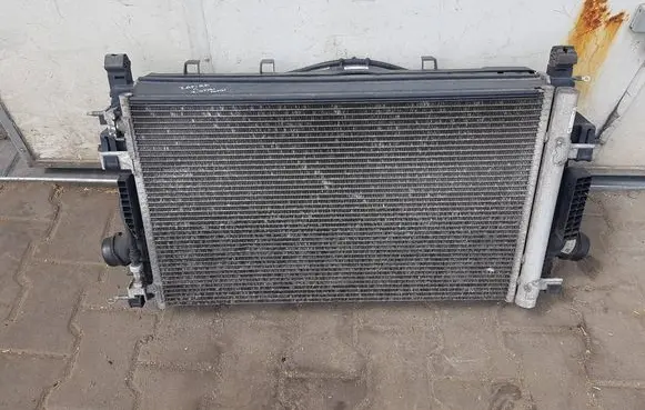 Opel Zafira C Coolant radiator 
