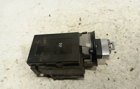 Volkswagen PASSAT B6 Ignition lock 3C0905843Q 33303301 1240189
