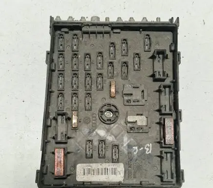 Volkswagen PASSAT B6 Fuse box set 3C0937125 63592777