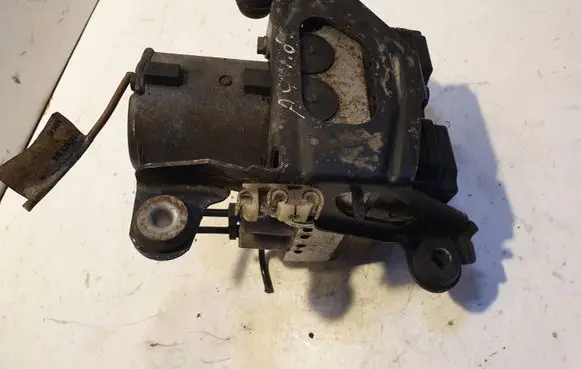Audi A4 S4 B5 8D ABS Pump 0265214002 8D0614111