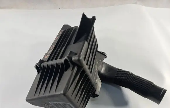 Volkswagen Polo IV 9N3 Air filter box 6Q0129601AR 6Q0129607AR