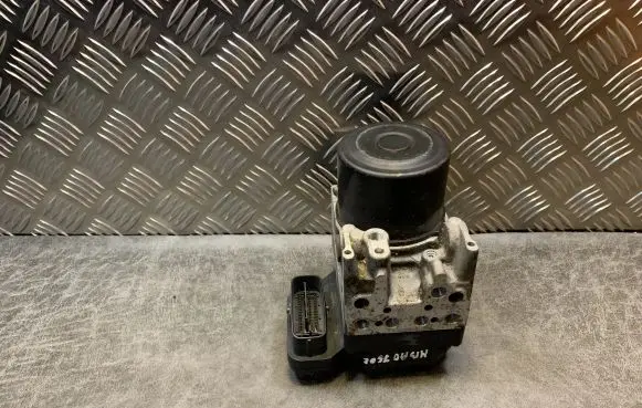 Lexus IS 220D-250-350 ABS Pump 1338008650