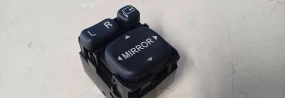 Toyota Avensis T250 Wing mirror switch 183575