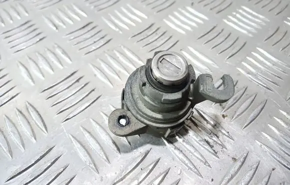 Saab 9-3 Ver2 Front door lock (next to the handle) 14502