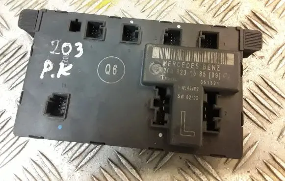 Mercedes-Benz C W203 Door control unit/module 2038201585 A2038201585