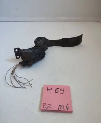 Audi A4 S4 B5 8D Accelerator throttle pedal 8D1721523A