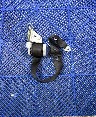 Toyota Auris E180 Middle seatbelt (rear) C7092