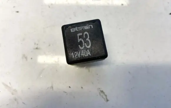 Volkswagen PASSAT B4 Other relay 141951253b
