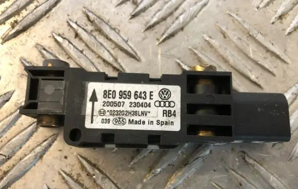 Audi A6 S6 C5 4B Airbag deployment crash/impact sensor 8E0959643E 200507 230404