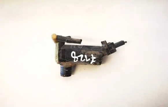 Mazda 2 Windscreen/windshield washer pump 2s6t17k624ba