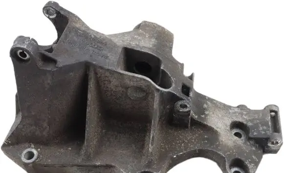 Volkswagen PASSAT B5.5 Generator/alternator bracket 038903143AE