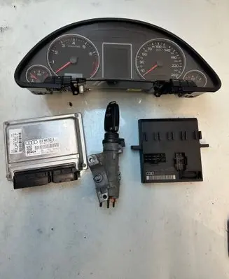 Audi A4 S4 B7 8E 8H Engine control unit/module 8E0909557R 1039S07889 0261208690