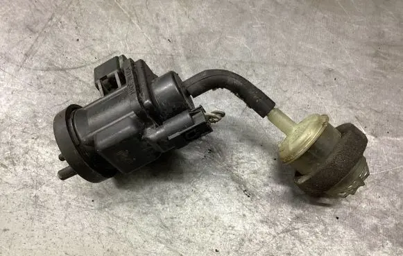 Mercedes-Benz C W203 Turbo solenoid valve A0005450527