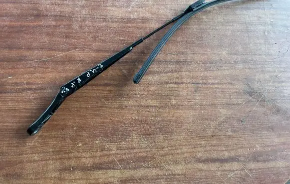 Volkswagen e-Up Windshield/front glass wiper blade 1S1955409B