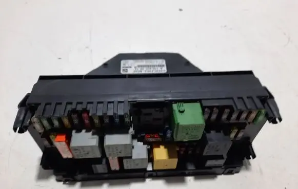 Mercedes-Benz C W204 Fuse module A2129005912 2129025505 A2129025405