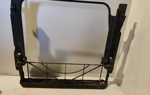BMW X5 E53 Radiator mount bracket 1439105