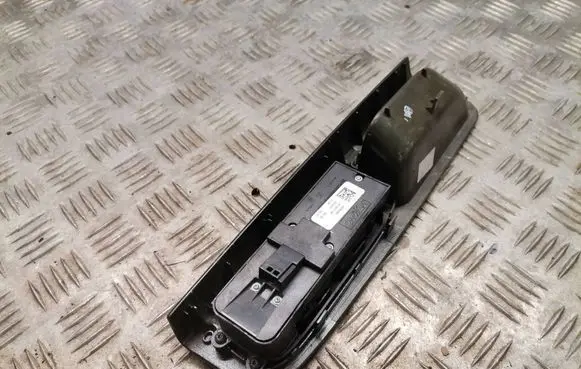 Volvo V50 Electric window control switch 30795081