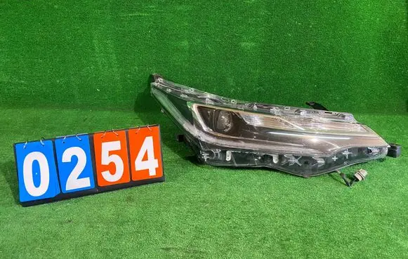 Toyota Corolla E160 E170 Headlight/headlamp 81110-02L70