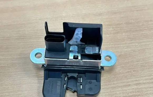 Volkswagen PASSAT B7 Tailgate/trunk/boot lock/catch/latch 1K6827505F 1K6827505F9B9