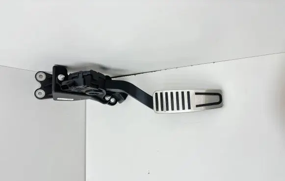 Maserati Ghibli Accelerator throttle pedal 670037251 06700372510