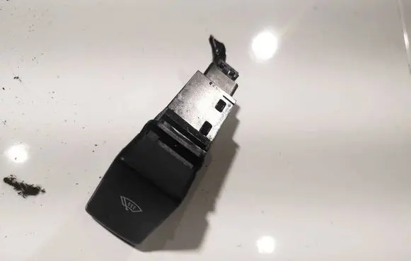 Subaru Forester SG Windscreen/window heater switch 