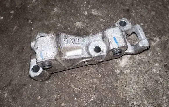 Peugeot 308 Engine mounting bracket 9681861680