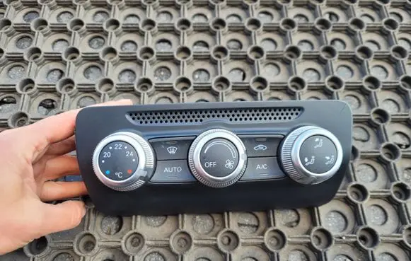 Audi A1 Climate control unit 8XA820043 901560070000