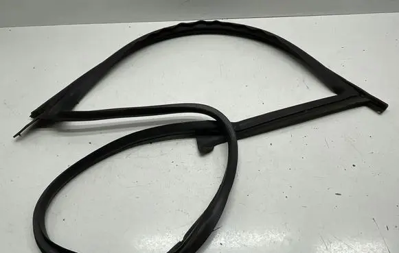 Tesla Model 3 Front door rubber seal 1090499
