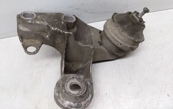 Audi A4 S4 B5 8D Engine mounting bracket 8D0199351H