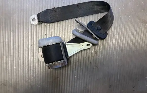 Lexus RX 330 - 350 - 400H Rear seatbelt H073901 H073811