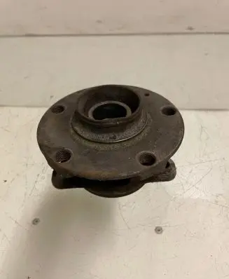 Audi A6 S6 C6 4F Front wheel hub