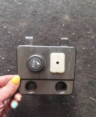 Opel Antara Cigarette lighter trim rear 20998509 7052025