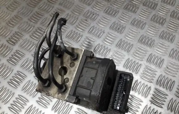 Volkswagen PASSAT B5 ABS Pump 0265216562 8E0614111AD