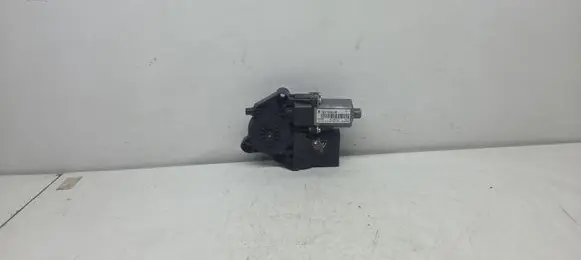 Renault Megane III Front door window regulator motor 807300004R