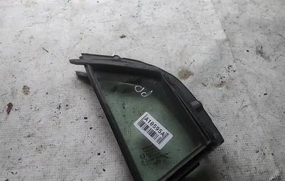 Toyota Yaris Front door vent window glass four-door as2