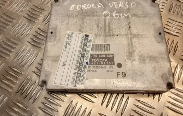 Toyota Corolla Verso AR10 Engine control unit/module 896610F090
